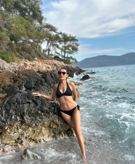 Aya Zengin